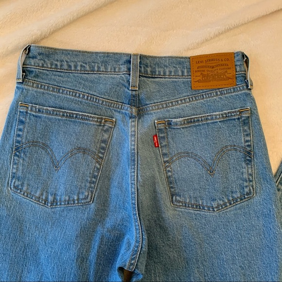 Levi’s Wedgie Straight Jean denim aritzia - Picture 10 of 16